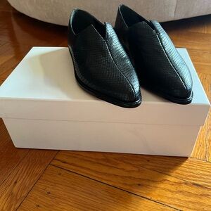 VINCE POINT TOE LOAFER WITH SPLIT FRONT DETAIL - EMBOSSED LEATHER